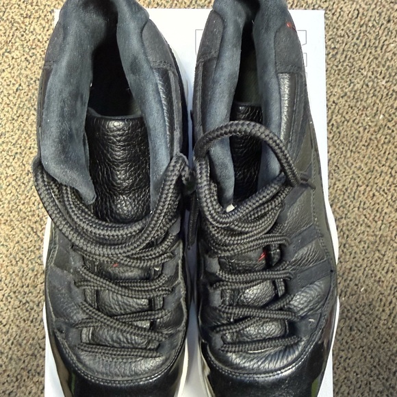 Jordan 11 Retro 72-10 - Black and Gold Sneakers - Picture 2 of 6